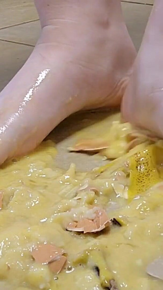 Smashing Your Cock and Balls, Food Squishing