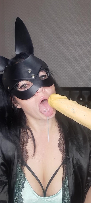 Sweet MILF Sucked a Big Dick with Saliva Well