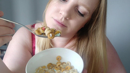 Julie Bliss - Giantess Breakfast