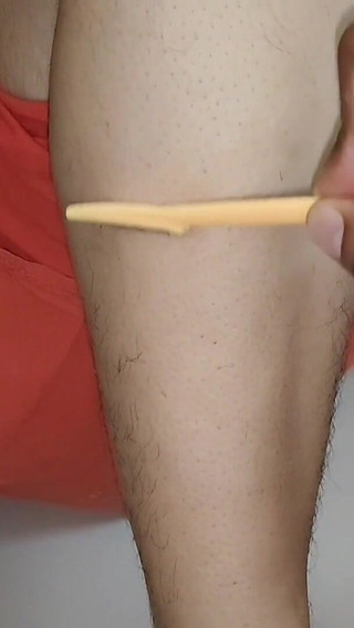 Ladki Ne Apne Chote Bhai Se Bagal Ke Baal Utarvaye