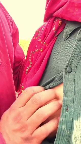 Desi Indian Prostitute Stepaunty Left Outside and Given in Mouth Hindi