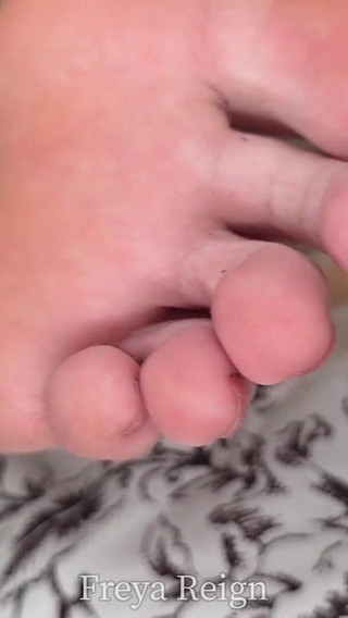 POV Foot Focused Cuck: Suck on My Long Toes While I Get Fucked