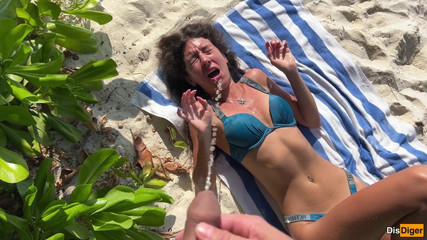 Pissed a Girl on the Beach - She Was Shocked