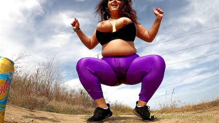 Pissing Trough Her Leggings in a Hot Day