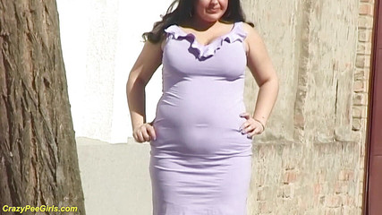 Crazy bbw girl peeing on the street