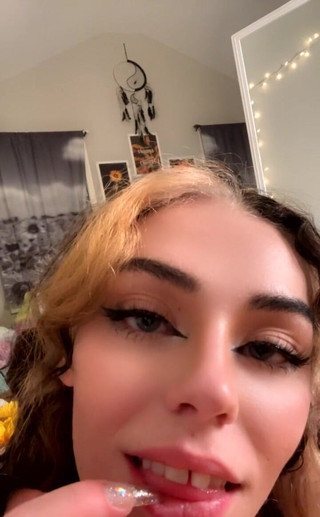 I'm Waiting for You in the Chat, Like This!!