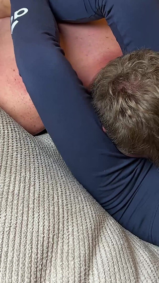 Cruel Headscissors in Blue Leggings on the Couch