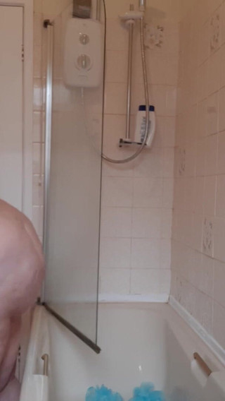 SSBBW belly jiggles and shakes