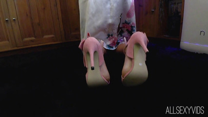 Desperate for shoe queens attention