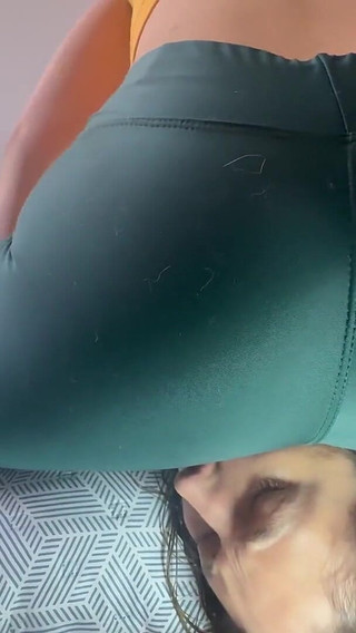 La Desgraciada De Mi Entrenadora Me Castiga Con Un Facesitting Extremo