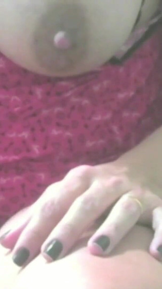 Horny Mature Woman Masturbating at Webcam