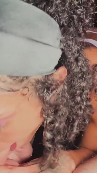 Playing with Mih Ninfetinha at the Dungeon