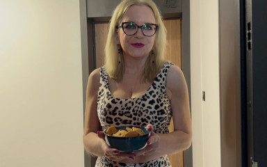 New Neighbor Lady Introduces Herself