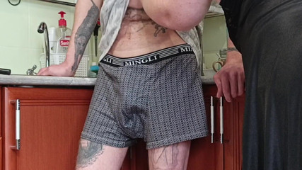 Girlfriend Jerks off to a Cumshot Before Lunch