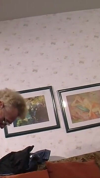 Couple of Older Pigs Have Extreme Sex