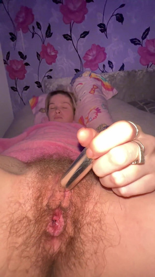 Teamfreeki playing with her vibrator