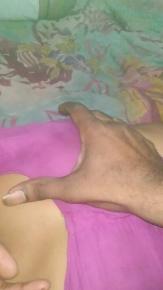 Beutiful Desi Girlfriends Boob Massage