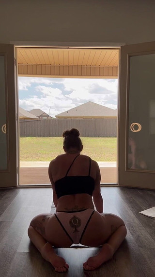 Stretch with Simone Steele