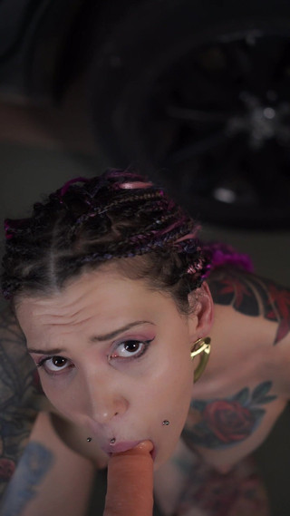 Sweet Lips on the Toy