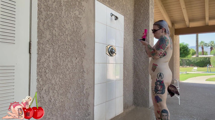 Shaking My Ass & Showering Naked at the Public Pool