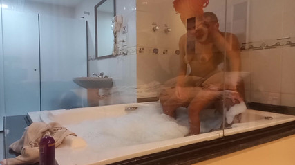 Behind the Scenes of a Gossip with a Lot of Laughter